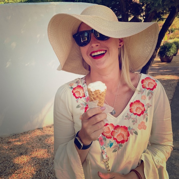 Meet your Posher, Emily - Picture 8 of 8